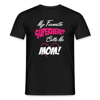 My Favorite Superhero Calls Me Mom - Männer T-Shirt - Schwarz - Vorne - AI Model Male 178 light (178cm)