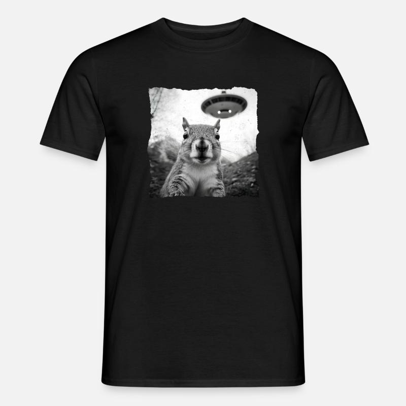 Alien Squirrel Encounter – Fun Sci-Fi - Men’s T-shirt - black