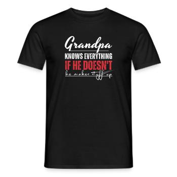Opa weiß alles Zitat - Männer T-Shirt - Schwarz - Vorne - AI Model Male 178 light (178cm)