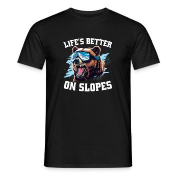Ski Skifahrer Wintersport Life's better on slopes - Männer T-Shirt - Schwarz - Vorne - AI Model Male 178 light (178cm)