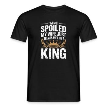 Pas gâté, ma femme me traite comme un roi - T-shirt homme - noir - Devant - AI Model Male 178 light (178cm)