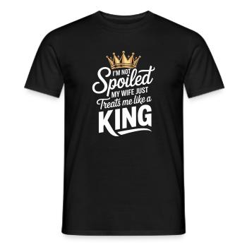 Pas gâté, ma femme me traite comme un roi - T-shirt homme - noir - Devant - AI Model Male 178 light (178cm)