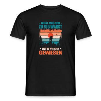 Wandern Sprüche Wanderer Wanderoutfits - Männer T-Shirt - Schwarz - Vorne - AI Model Male 178 light (178cm)