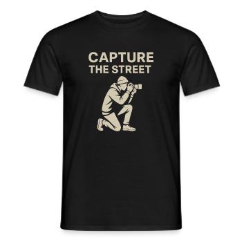 Capture the Street – Street Photography Shirt - Männer T-Shirt - Schwarz - Vorne - AI Model Male 178 light (178cm)