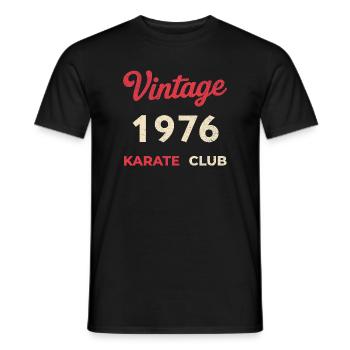 Vintage 1976 – Karate Club Retro Geburtsjahr - Männer T-Shirt - Schwarz - Vorne - AI Model Male 178 light (178cm)