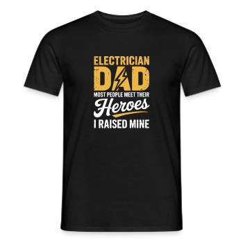 Elektriker Papa Electrician Dad I Raised Mine - Männer T-Shirt - Schwarz - Vorne - AI Model Male 178 light (178cm)