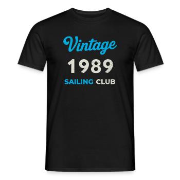 Millésime 1989 – Année de naissance rétro du Yachting Club - T-shirt homme - noir - Devant - AI Model Male 178 light (178cm)