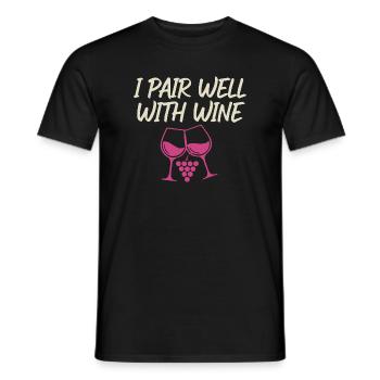I Pair Well With Wine – Wein-Glas Motiv - Männer T-Shirt - Schwarz - Vorne - AI Model Male 178 light (178cm)