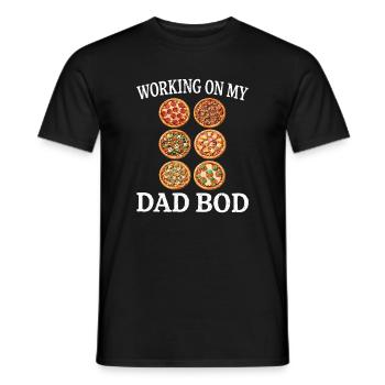 Pizza-Grid: Working on My Dad Bod - Männer T-Shirt - Schwarz - Vorne - AI Model Male 178 light (178cm)
