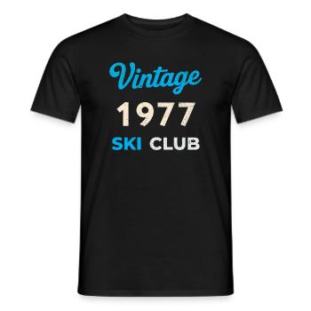 Vintage 1977 – Ski Club Retro Geburtsjahr Geschenk - Männer T-Shirt - Schwarz - Vorne - AI Model Male 178 light (178cm)