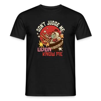 Udon Urteile Mich Nicht - Männer T-Shirt - Schwarz - Vorne - AI Model Male 178 light (178cm)