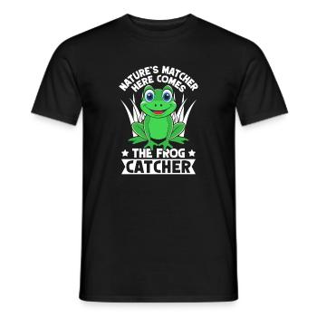 Frog Catcher Nature´s Matcher Here Comes Frog - Männer T-Shirt - Schwarz - Vorne - AI Model Male 178 light (178cm)