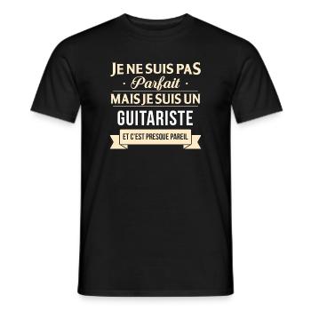 Je Ne Suis Pas Parfait Mais Je Suis Un Guitaris... - T-shirt homme - noir - Devant - AI Model Male 178 light (178cm)
