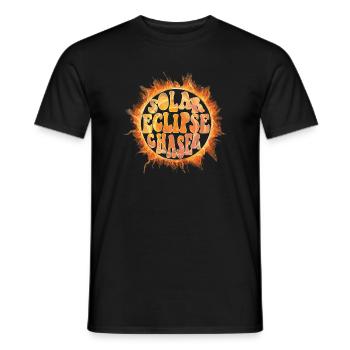 Solar eclipse chaser - Männer T-Shirt - Schwarz - Vorne - AI Model Male 178 light (178cm)