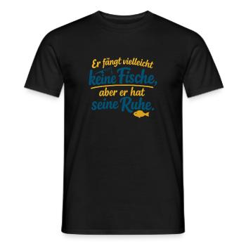 Er Fängt Vielleicht Keine Fische Aber Seine Ruhe - Männer T-Shirt - Schwarz - Vorne - AI Model Male 178 light (178cm)
