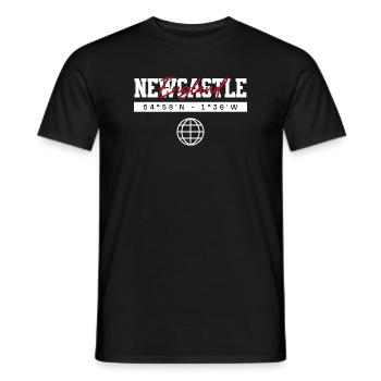 Newcastle England Koordinaten Reise Souvenir - Männer T-Shirt - Schwarz - Vorne - AI Model Male 178 light (178cm)