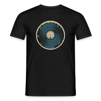 Naturvinyl – Kanu und Wald - Männer T-Shirt - Schwarz - Vorne - AI Model Male 178 light (178cm)