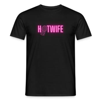HOTWIFE - Männer T-Shirt - Schwarz - Vorne - AI Model Male 178 light (178cm)