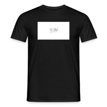 Team Conrad - Männer T-Shirt - Schwarz - Vorne - AI Model Male 178 light (178cm)