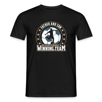 Father and Son - Never Change A Winning Team - Männer T-Shirt - Schwarz - Vorne - AI Model Male 178 light (178cm)