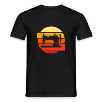 Couturière à la machine à coudre Retro - T-shirt homme - noir - Devant - AI Model Male 178 light (178cm)