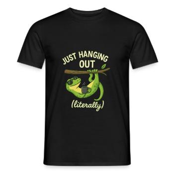 Gecko Lustiger Spruch - just hanging out - Männer T-Shirt - Schwarz - Vorne - AI Model Male 178 light (178cm)