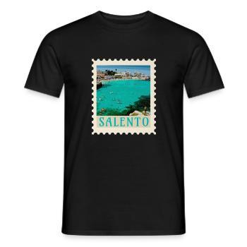 Salento Türkisstrand Retro-Poster - Männer T-Shirt - Schwarz - Vorne - AI Model Male 178 light (178cm)
