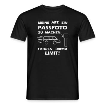 Meine Art ein Passfoto zu machen | Blitzer Spruch - Männer T-Shirt - Schwarz - Vorne - AI Model Male 178 light (178cm)