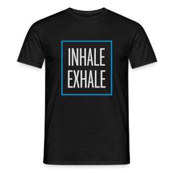 inhale exhale yoga Zitat - Männer T-Shirt - Schwarz - Vorne - AI Model Male 178 light (178cm)