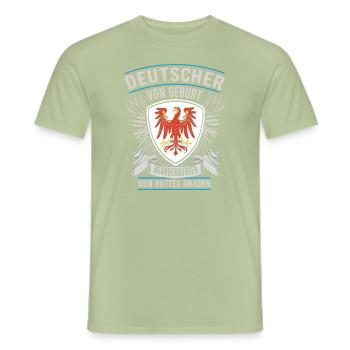 Brandenburger von Gottes Gnaden - Männer T-Shirt - Sage - Vorne - AI Model Male 178 light (178cm)