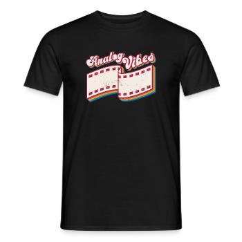 Retro Photographer Vintage Analog Vibes - Männer T-Shirt - Schwarz - Vorne - AI Model Male 178 light (178cm)