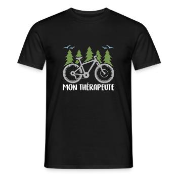 Mon vélo est mon thérapeute. Graphisme cycliste - T-shirt homme - noir - Devant - AI Model Male 178 light (178cm)