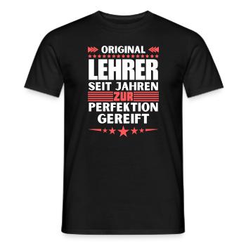 Zur Perfektion gereifter Lehrer - Männer T-Shirt - Schwarz - Vorne - AI Model Male 178 light (178cm)