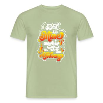 Fosse à pioche à charbon - T-shirt homme - vert sauge - Devant - AI Model Male 178 light (178cm)