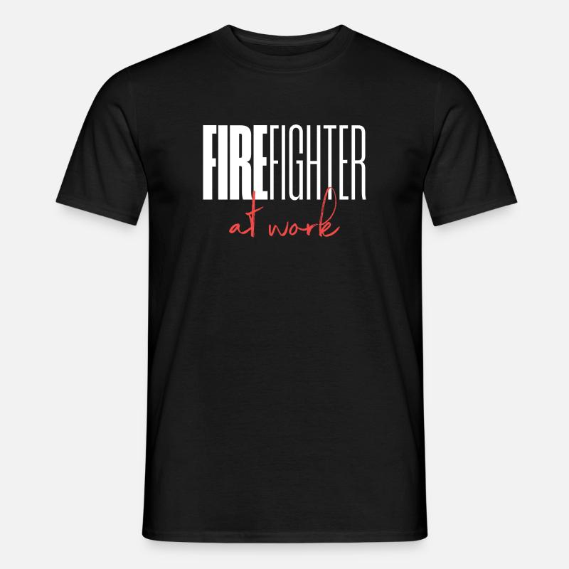 Firefighter at work - Männer T-Shirt - Schwarz
