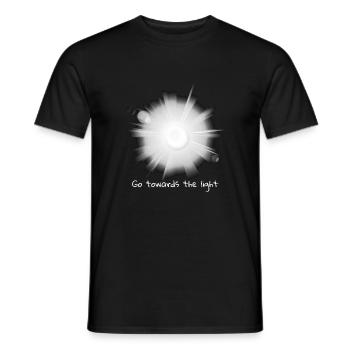 Gehe dem Licht entgegen - Männer T-Shirt - Schwarz - Vorne - AI Model Male 178 light (178cm)