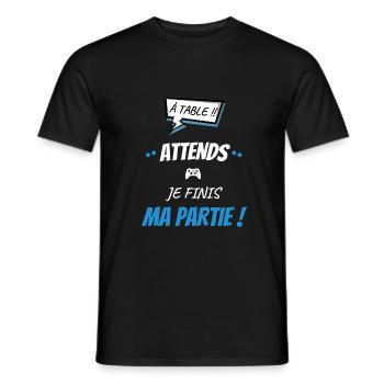 À table !! attends je finis ma partie ! cadeau - T-shirt homme - noir - Devant - AI Model Male 178 light (178cm)