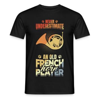 Unterschätze nie alte Waldhornspieler - Männer T-Shirt - Schwarz - Vorne - AI Model Male 178 light (178cm)