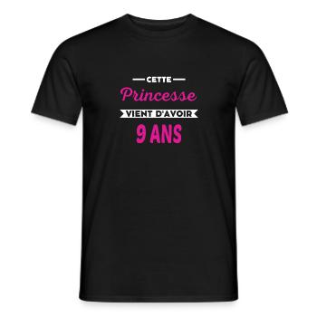 Cette Princesse vient d'avoir 9 ans - T-shirt homme - noir - Devant - AI Model Male 178 light (178cm)