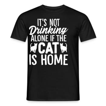 Es ist nicht alleine zu trinken, wenn die Katze zu Hause ist lustig - Männer T-Shirt - Schwarz - Vorne - AI Model Male 178 light (178cm)
