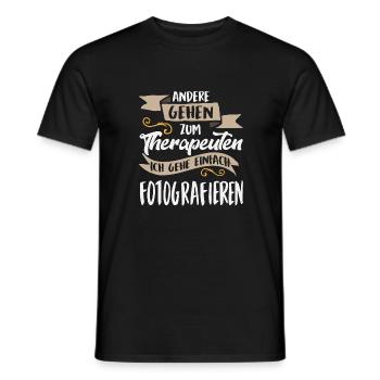 Fotografie - Andere gehen zum Therapeuten - Männer T-Shirt - Schwarz - Vorne - AI Model Male 178 light (178cm)