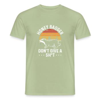 Honigdachs Gibt Kein Retro - Männer T-Shirt - Sage - Vorne - AI Model Male 178 light (178cm)