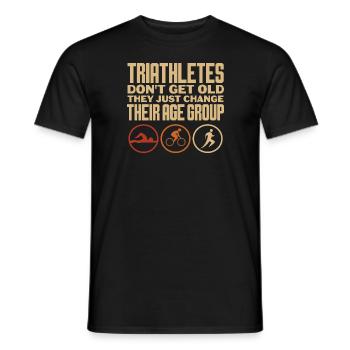 triathletes dont get old change age group Design - Männer T-Shirt - Schwarz - Vorne - AI Model Male 178 light (178cm)