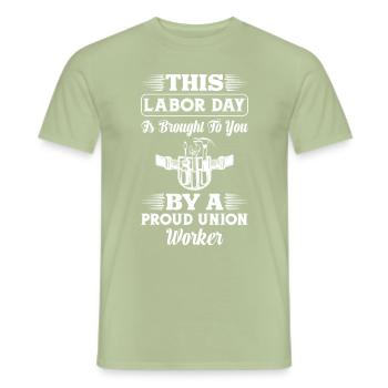 Joyeux drapeau patriote des États-Unis pour la fête du Travail - T-shirt homme - vert sauge - Devant - AI Model Male 178 light (178cm)