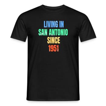 Rétro Vintage vivant à San Antonio depuis 1951 - T-shirt homme - noir - Devant - AI Model Male 178 light (178cm)