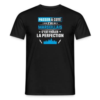 Idée cadeau pour un marseillais - T-shirt homme - noir - Devant - AI Model Male 178 light (178cm)