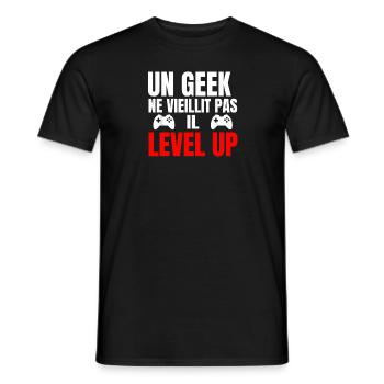 Un Geek Ne Vieillit Pas Il Level Up - T-shirt homme - noir - Devant - AI Model Male 178 light (178cm)