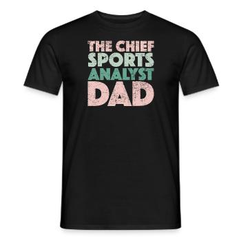 The Chief Sports Analyst Dad - Männer T-Shirt - Schwarz - Vorne - AI Model Male 178 light (178cm)