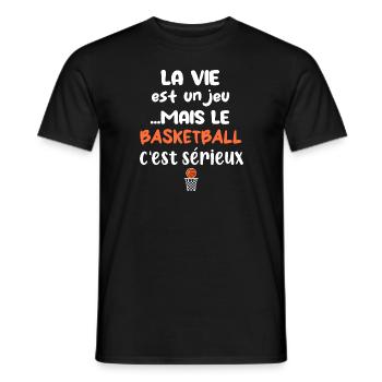 La vie est un jeu mais le basketball c'est sérieux - T-shirt homme - noir - Devant - AI Model Male 178 light (178cm)