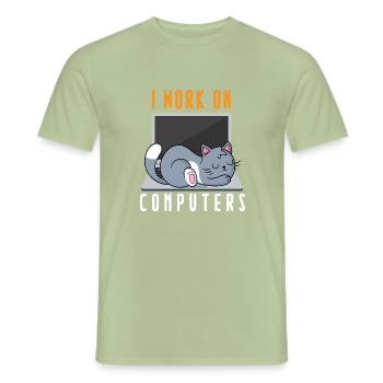 Ich arbeite an Computern Lustige Katze Kätzchen Kätzchen Lustig - Männer T-Shirt - Sage - Vorne - AI Model Male 178 light (178cm)